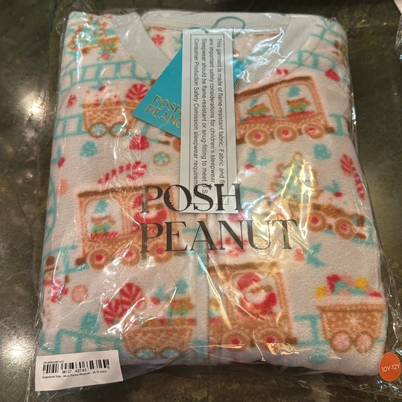 NWT - Posh Peanut - Microfleece Jumpsuit / Playsuit - Pattern: Gingerbread Train - Picture 10 of 13